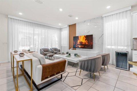 Villa ou maison à vendre à Kissimmee, Floride: 7 chambres, 328.22 m2 № 2406442 - photo 3