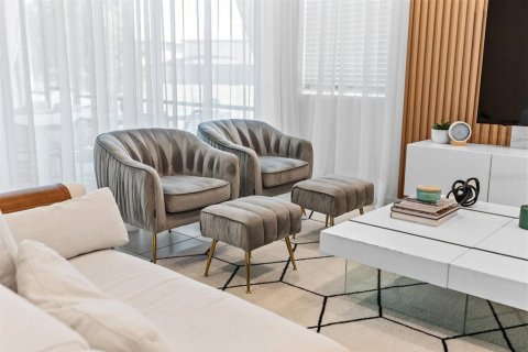 Villa ou maison à vendre à Kissimmee, Floride: 7 chambres, 328.22 m2 № 2406442 - photo 6