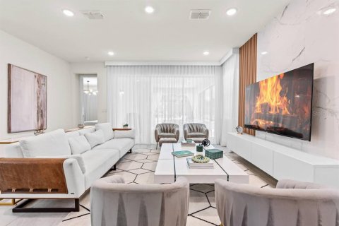 Villa ou maison à vendre à Kissimmee, Floride: 7 chambres, 328.22 m2 № 2406442 - photo 4