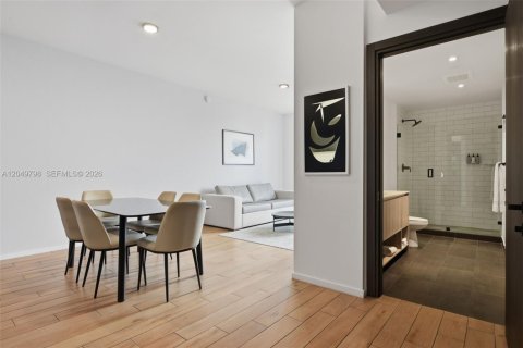 Condo in Miami, Florida, 1 bedroom  № 2252316 - photo 9