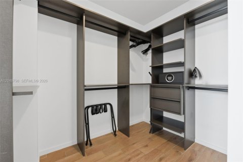 Condo in Miami, Florida, 1 bedroom  № 2252316 - photo 15