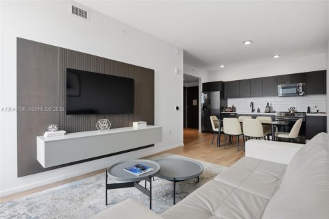 Condo in Miami, Florida, 1 bedroom  № 2252316 - photo 8