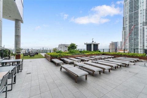 Condo in Miami, Florida, 1 bedroom  № 2252316 - photo 6