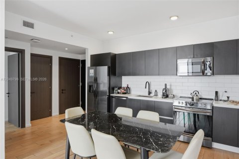 Condo in Miami, Florida, 1 bedroom  № 2252316 - photo 13