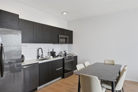 Condo in Miami, Florida, 1 bedroom  № 2252316 - photo 12