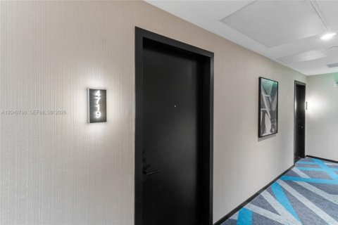 Condo in Miami, Florida, 1 bedroom  № 2252316 - photo 2