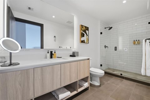 Condo in Miami, Florida, 1 bedroom  № 2252316 - photo 23