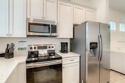 Casa en alquiler en Kissimmee, Florida, 3 dormitorios, 145.3 m2 № 1810150 - foto 4