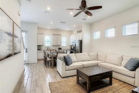 Casa en alquiler en Kissimmee, Florida, 3 dormitorios, 145.3 m2 № 1810150 - foto 3