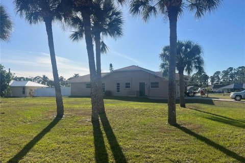 House in North Port, Florida 3 bedrooms, 182 sq.m. № 1652264 - photo 12