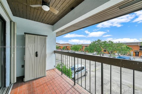 Copropriété à vendre à Hialeah, Floride: 2 chambres, 86.03 m2 № 1995943 - photo 5