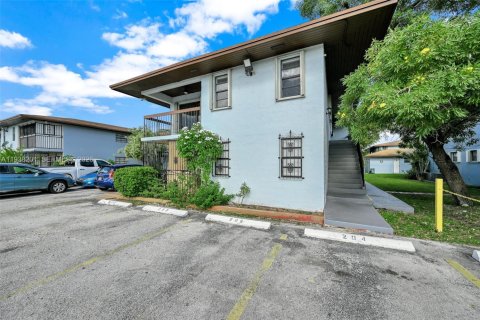 Copropriété à vendre à Hialeah, Floride: 2 chambres, 86.03 m2 № 1995943 - photo 14