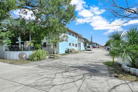 Copropriété à vendre à Hialeah, Floride: 2 chambres, 86.03 m2 № 1995943 - photo 16