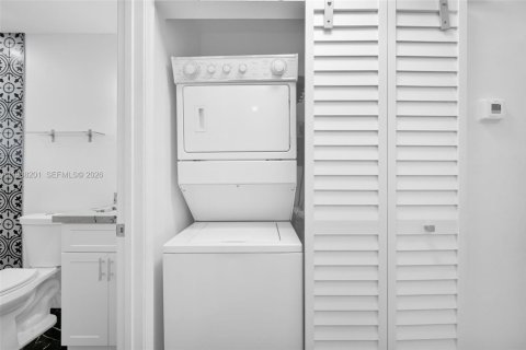 Copropriété à vendre à Hialeah, Floride: 2 chambres, 86.03 m2 № 1995943 - photo 30