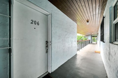 Copropriété à vendre à Hialeah, Floride: 2 chambres, 86.03 m2 № 1995943 - photo 7