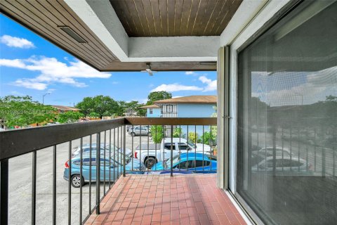 Copropriété à vendre à Hialeah, Floride: 2 chambres, 86.03 m2 № 1995943 - photo 3