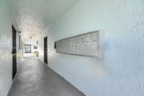 Copropriété à vendre à Hialeah, Floride: 2 chambres, 86.03 m2 № 1995943 - photo 10