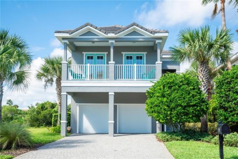 House in Palm Coast, Florida 3 bedrooms, 223.15 sq.m. № 1379268 - photo 1