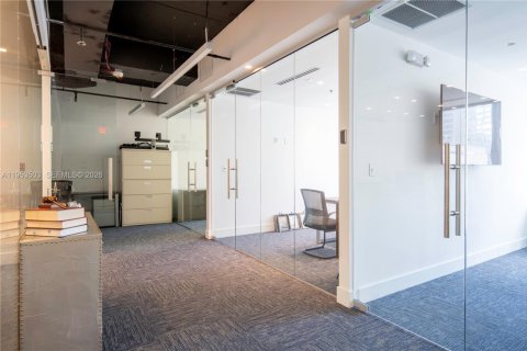 Propiedad comercial en venta en Miami, Florida № 2008024 - foto 4