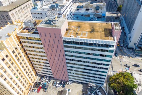 Propiedad comercial en venta en Miami, Florida № 2008024 - foto 20