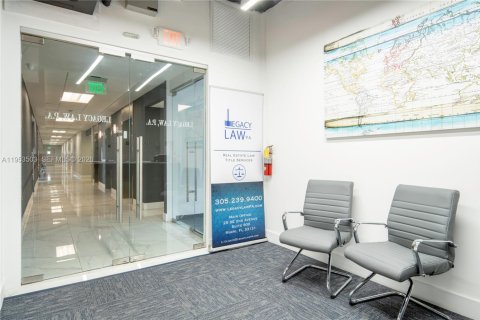 Propiedad comercial en venta en Miami, Florida № 2008024 - foto 11