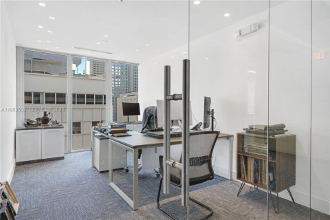 Propiedad comercial en venta en Miami, Florida № 2008024 - foto 7