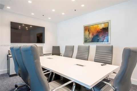 Propiedad comercial en venta en Miami, Florida № 2008024 - foto 5