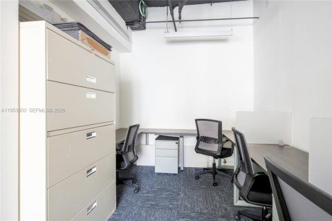 Propiedad comercial en venta en Miami, Florida № 2008024 - foto 8