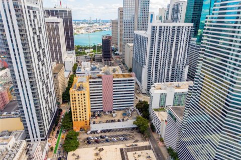 Propiedad comercial en venta en Miami, Florida № 2008024 - foto 19