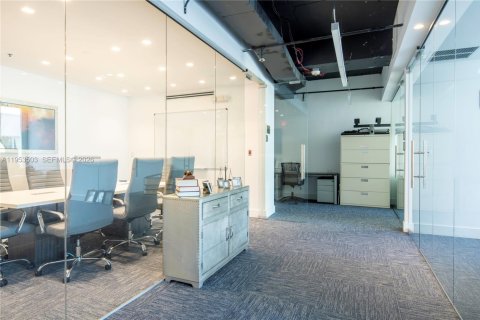 Propiedad comercial en venta en Miami, Florida № 2008024 - foto 2