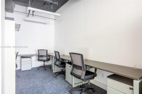 Propiedad comercial en venta en Miami, Florida № 2008024 - foto 9