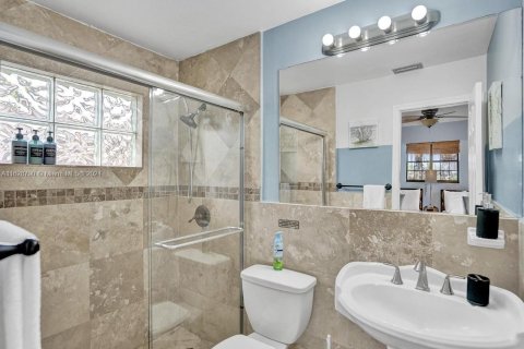 Купить виллу или дом в Халландейл-Бич, Флорида 4 спальни, 143.26м2, № 1940686 - фото 17