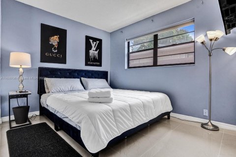 Купить виллу или дом в Халландейл-Бич, Флорида 4 спальни, 143.26м2, № 1940686 - фото 21