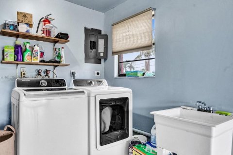 Купить виллу или дом в Халландейл-Бич, Флорида 4 спальни, 143.26м2, № 1940686 - фото 14