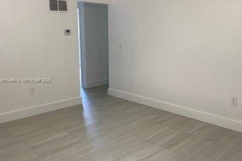 Villa ou maison à louer à Miami, Floride: 3 chambres, 112.04 m2 № 2002816 - photo 4