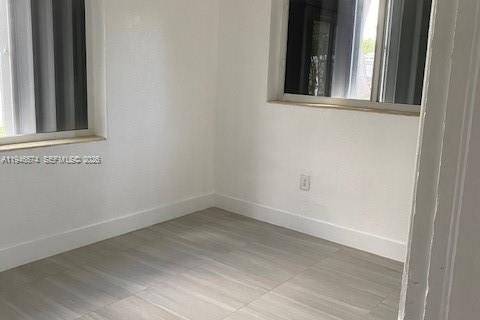 Villa ou maison à louer à Miami, Floride: 3 chambres, 112.04 m2 № 2002816 - photo 9