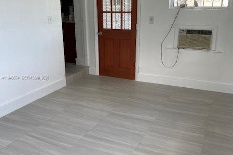 Villa ou maison à louer à Miami, Floride: 3 chambres, 112.04 m2 № 2002816 - photo 13