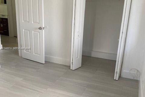 Villa ou maison à louer à Miami, Floride: 3 chambres, 112.04 m2 № 2002816 - photo 10