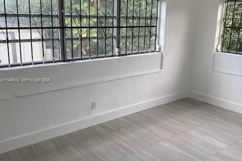 Villa ou maison à louer à Miami, Floride: 3 chambres, 112.04 m2 № 2002816 - photo 14