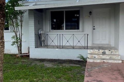 Villa ou maison à louer à Miami, Floride: 3 chambres, 112.04 m2 № 2002816 - photo 2