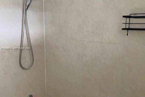 Villa ou maison à louer à Miami, Floride: 3 chambres, 112.04 m2 № 2002816 - photo 8