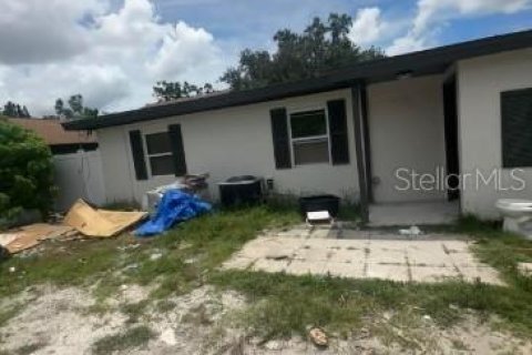 House in Saint Petersburg, Florida 4 bedrooms, 171.68 sq.m. № 1841708 - photo 1