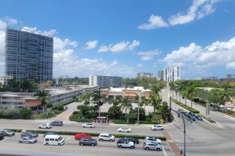 Condo in Hallandale Beach, Florida, 1 bedroom  № 2068972 - photo 2