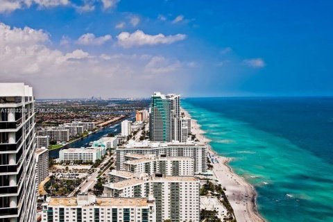 Condo in Hallandale Beach, Florida, 1 bedroom  № 2068972