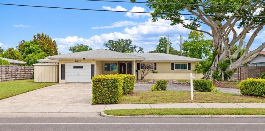 Villa ou maison à Saint Petersburg, Floride 3 chambres, 178.19 m2 № 2396809