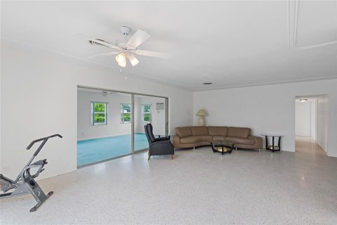 Villa ou maison à vendre à Saint Petersburg, Floride: 3 chambres, 178.19 m2 № 2396809 - photo 13