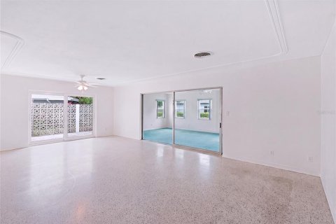 Villa ou maison à vendre à Saint Petersburg, Floride: 3 chambres, 178.19 m2 № 2396809 - photo 14
