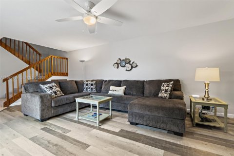 Townhouse in Stuart, Florida 2 bedrooms, 119.66 sq.m. № 2031470 - photo 6