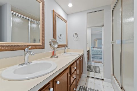 Townhouse in Stuart, Florida 2 bedrooms, 119.66 sq.m. № 2031470 - photo 22