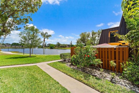 Townhouse in Stuart, Florida 2 bedrooms, 119.66 sq.m. № 2031470 - photo 1